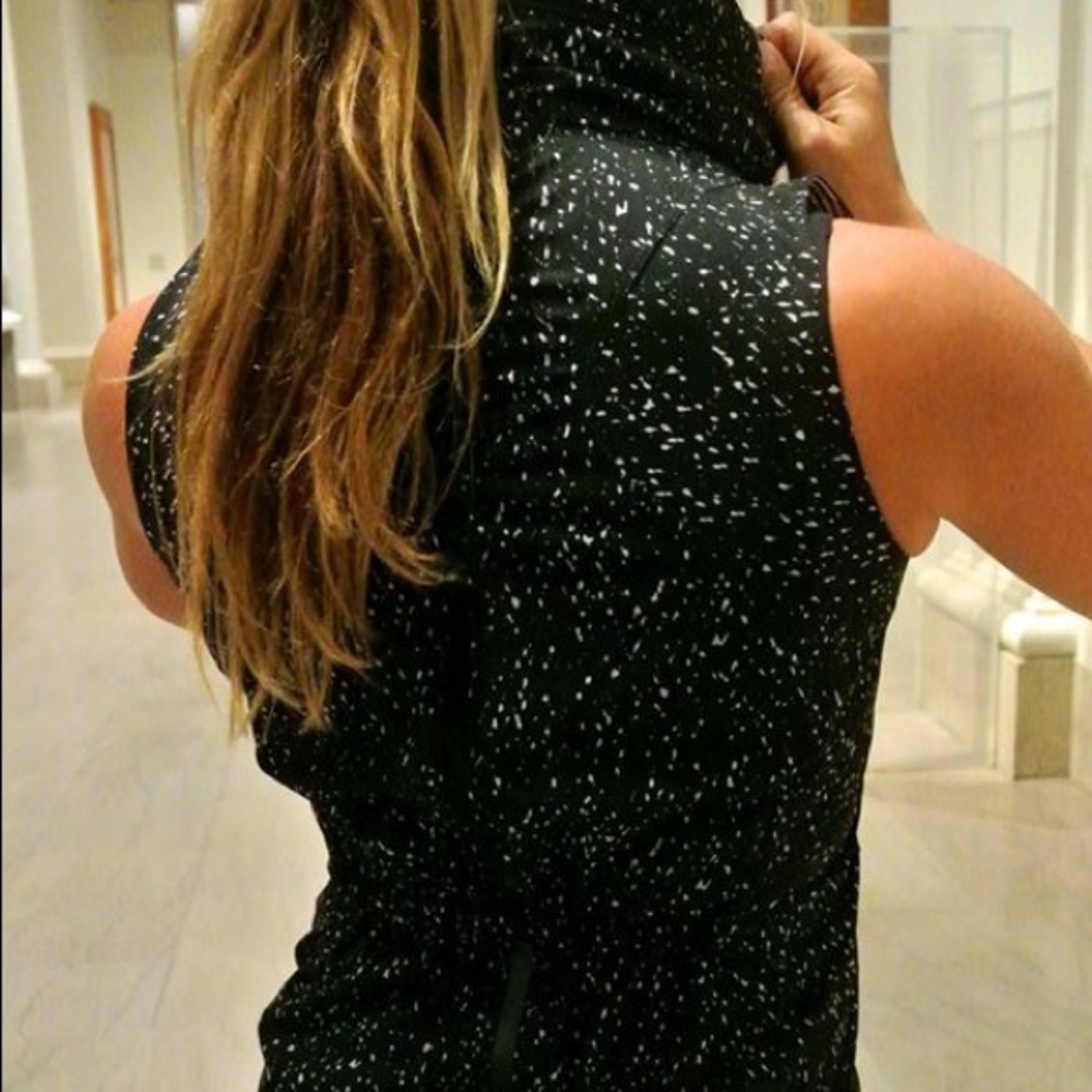 Lululemon go distance vest butterfly texture sz 2 - Picture 3 of 6